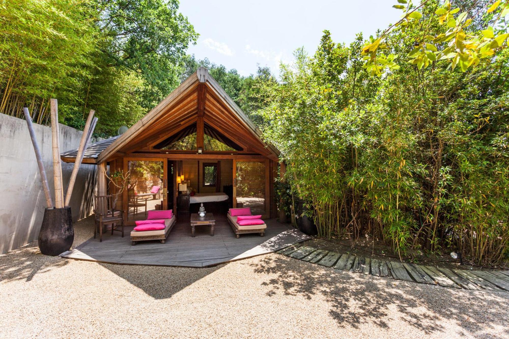Deluxe Bungalow,1542566155:JPEG