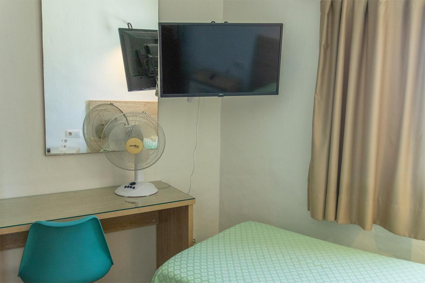 Single Room with Shared Bathroom