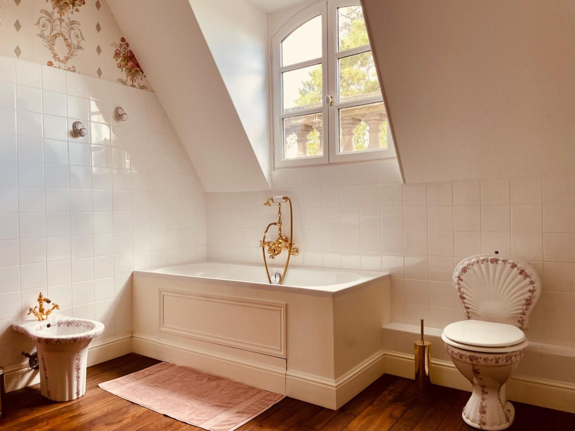 Deluxe King Room,1584875322:JPEG