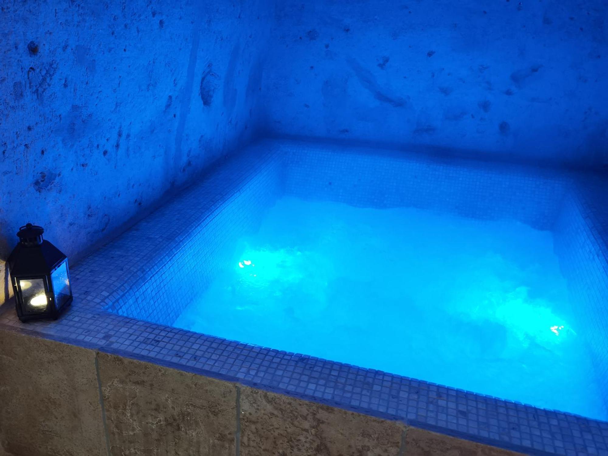 Queen Room with Spa Bath