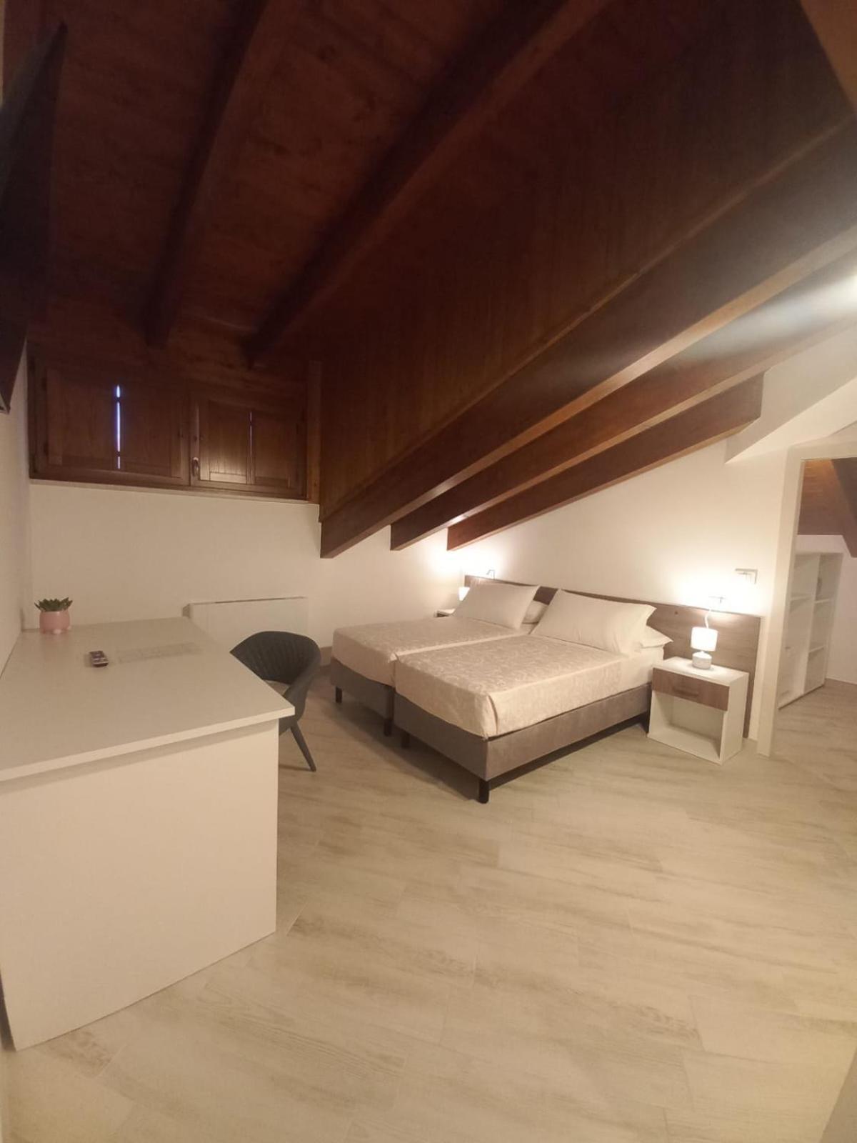 Camera Matrimoniale/Doppia con Letti Singoli con Bagno Privato