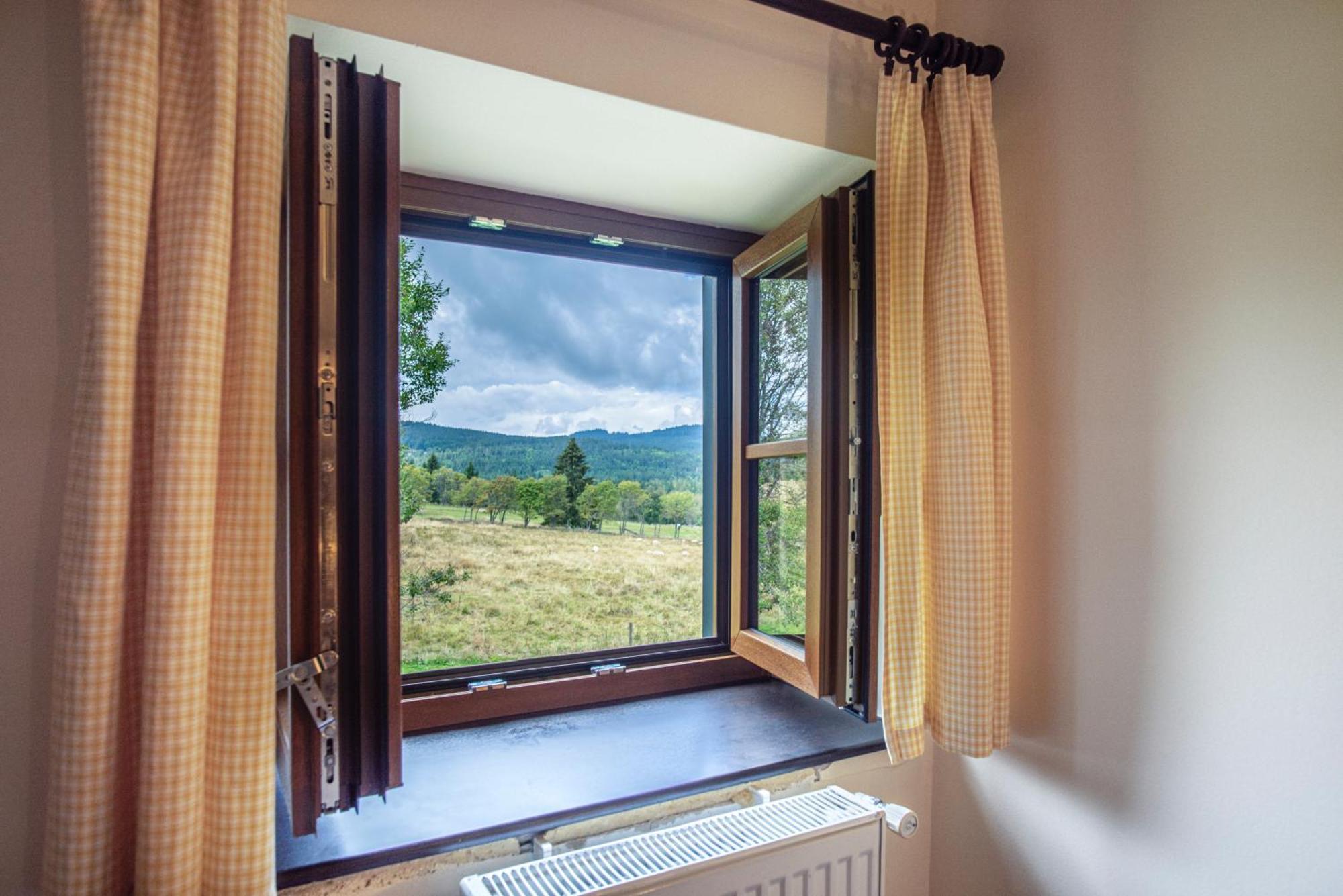 Dreibettzimmer mit Bergblick