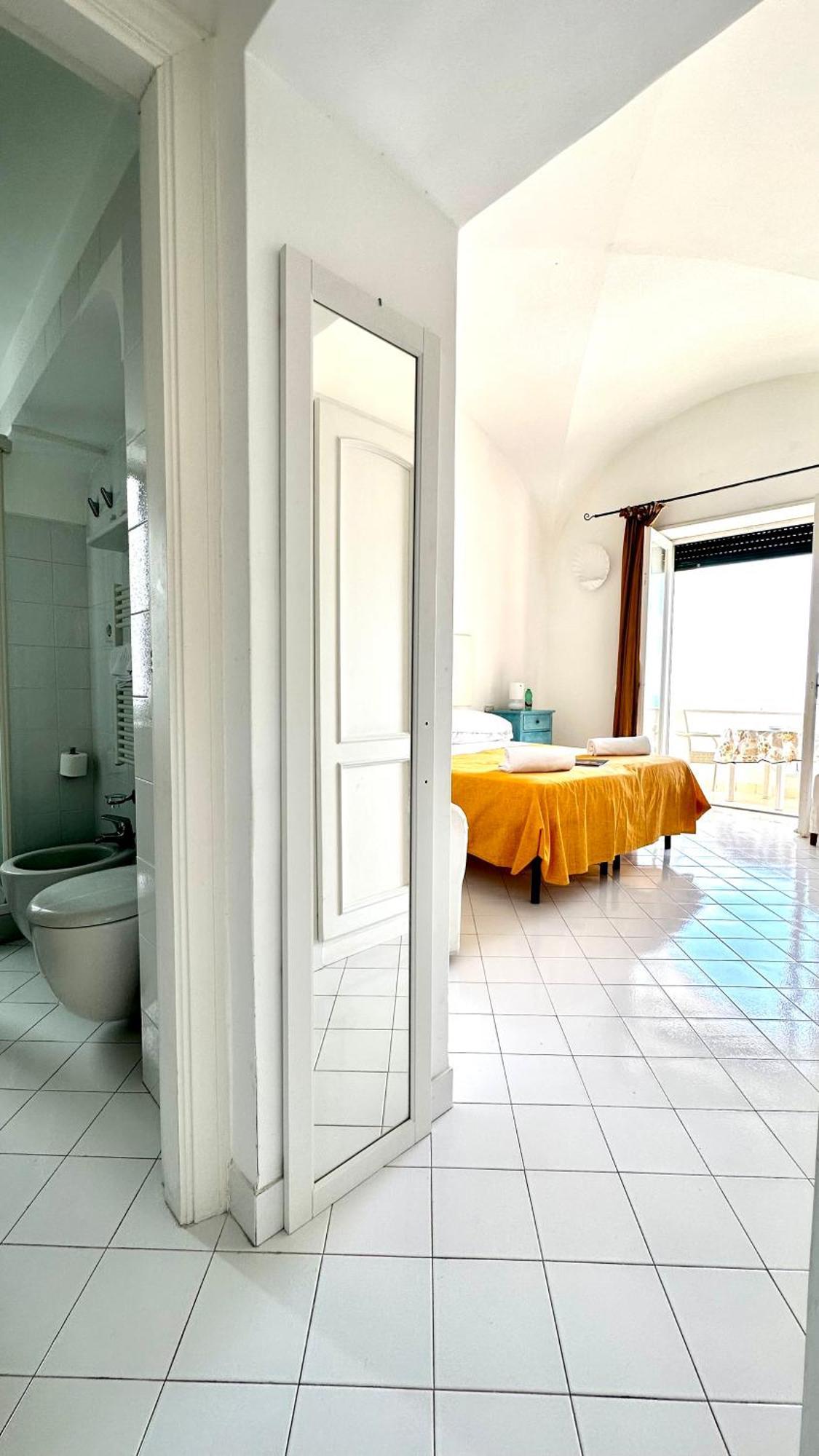 Deluxe Double Room with Balcony and Sea View