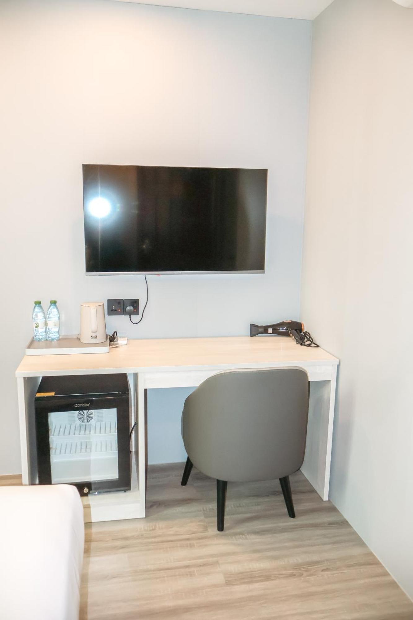 Deluxe Double Room with Free Airport Transfer