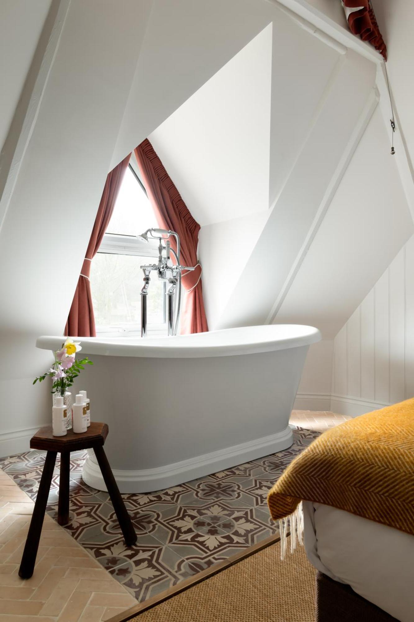 Deluxe Double Room Bath