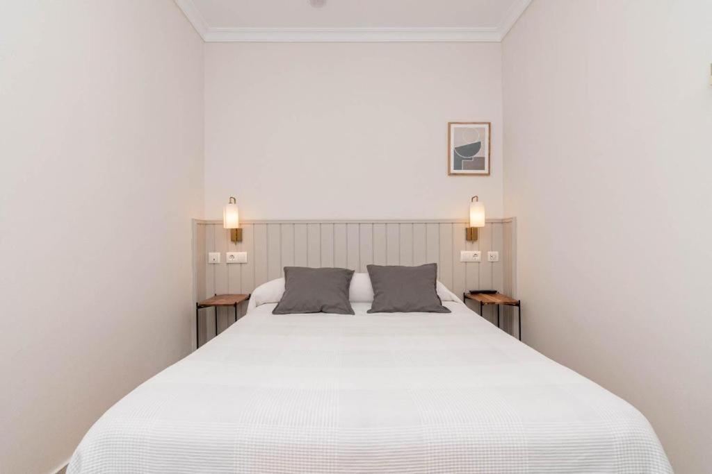Small Double Room,1572956003:JPEG