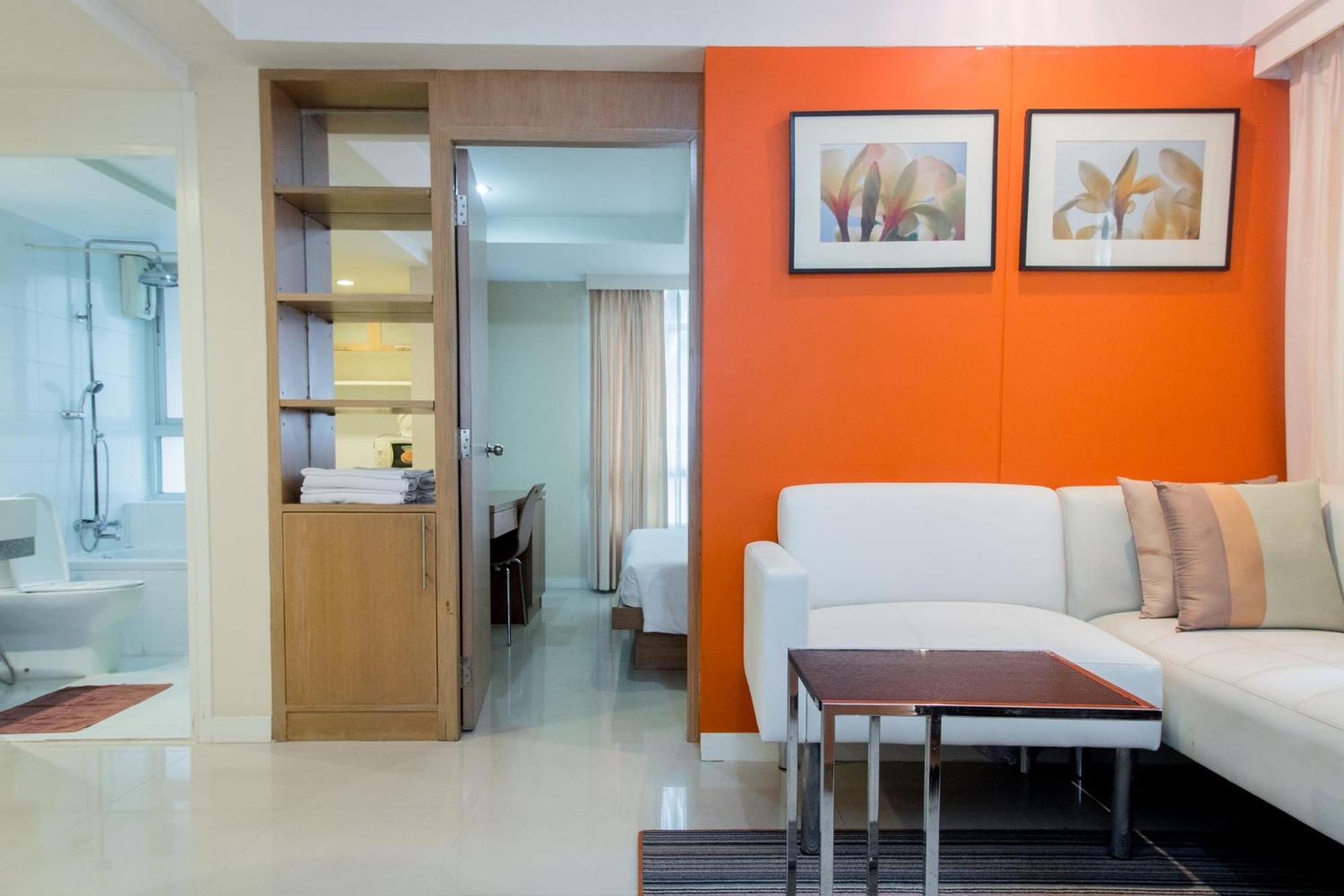 One-Bedroom Apartment -G