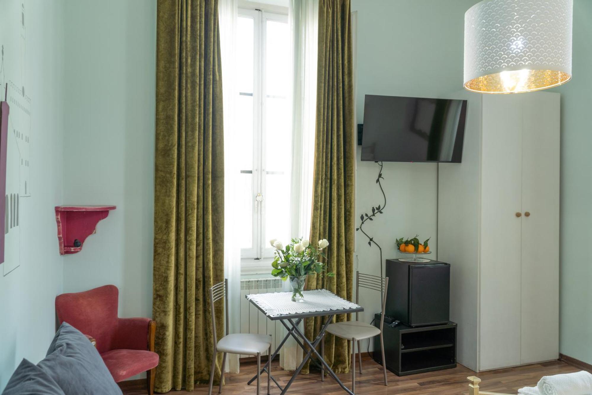 Due connecting rooms with city view
