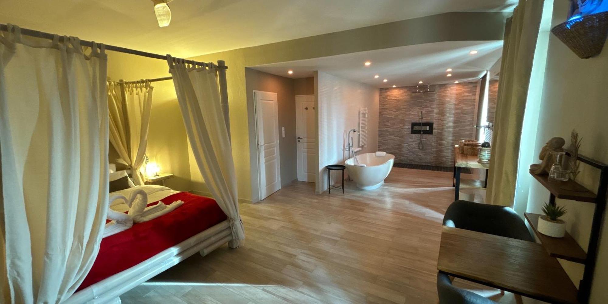 Deluxe Double Room Bath,1575953606:JPEG