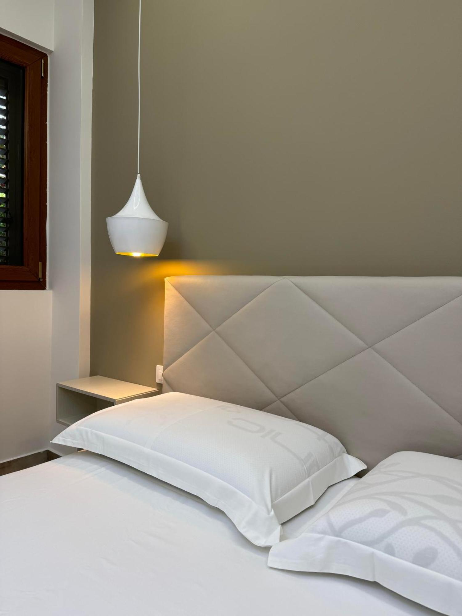 Camera Matrimoniale con Vista Giardino