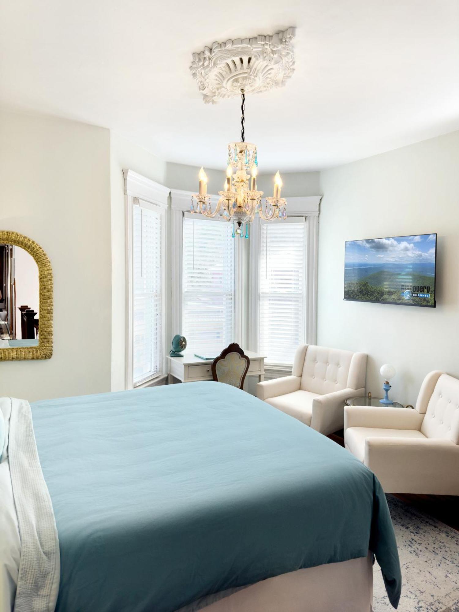 Deluxe Double Room (2 Adults + 1 Child),1584779612:JPEG