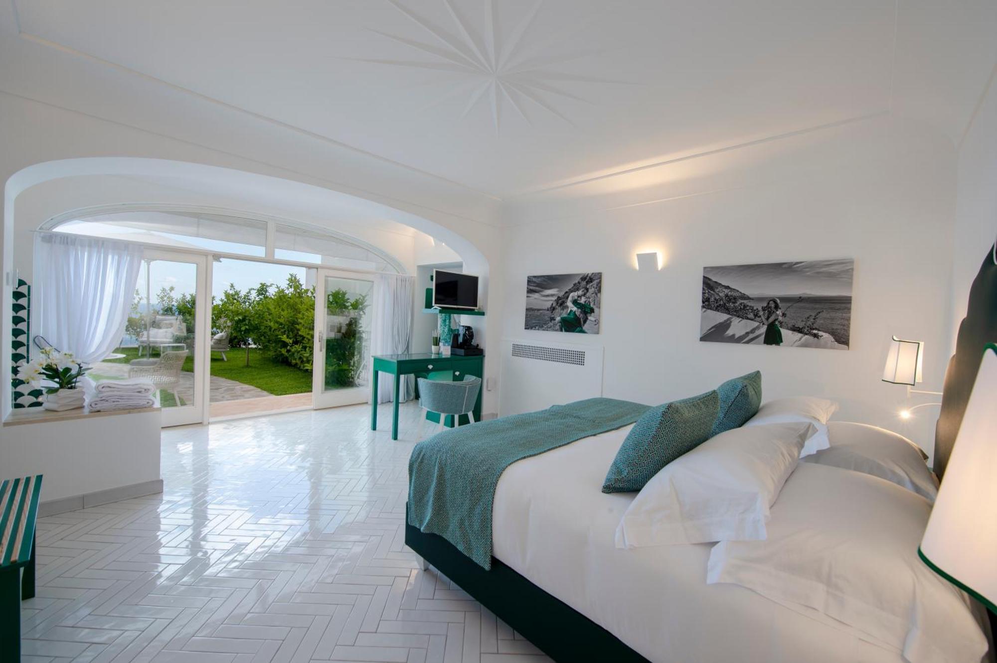 Deluxe Double or Twin Room with Sea View