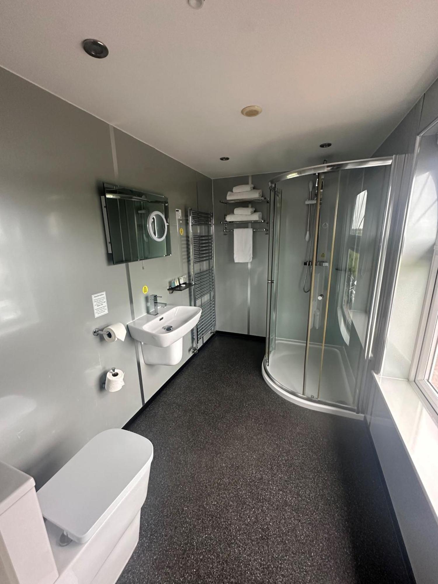 Deluxe King Room,1586861450:JPEG