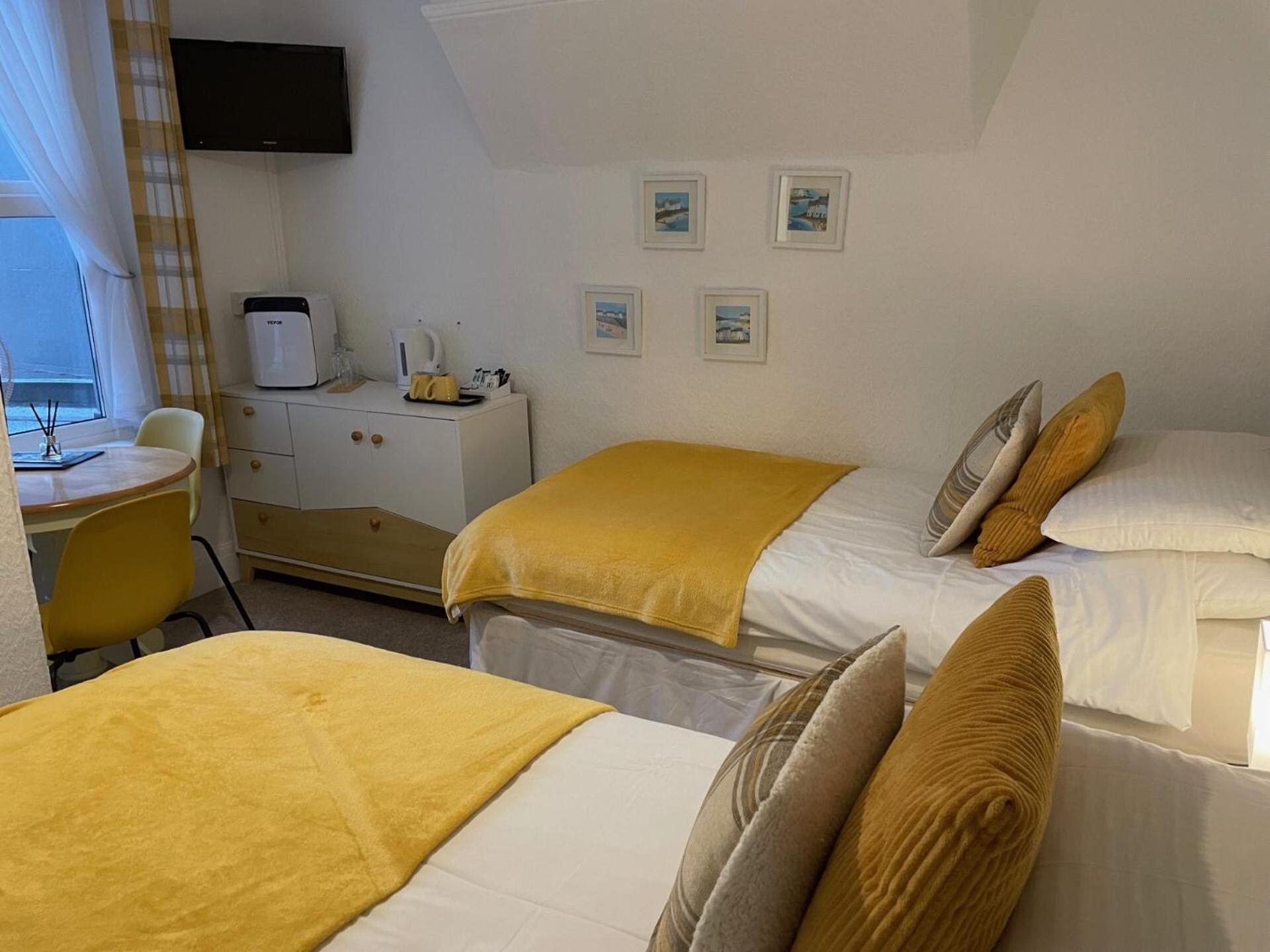 Standard Twin Room,1588289176:JPEG