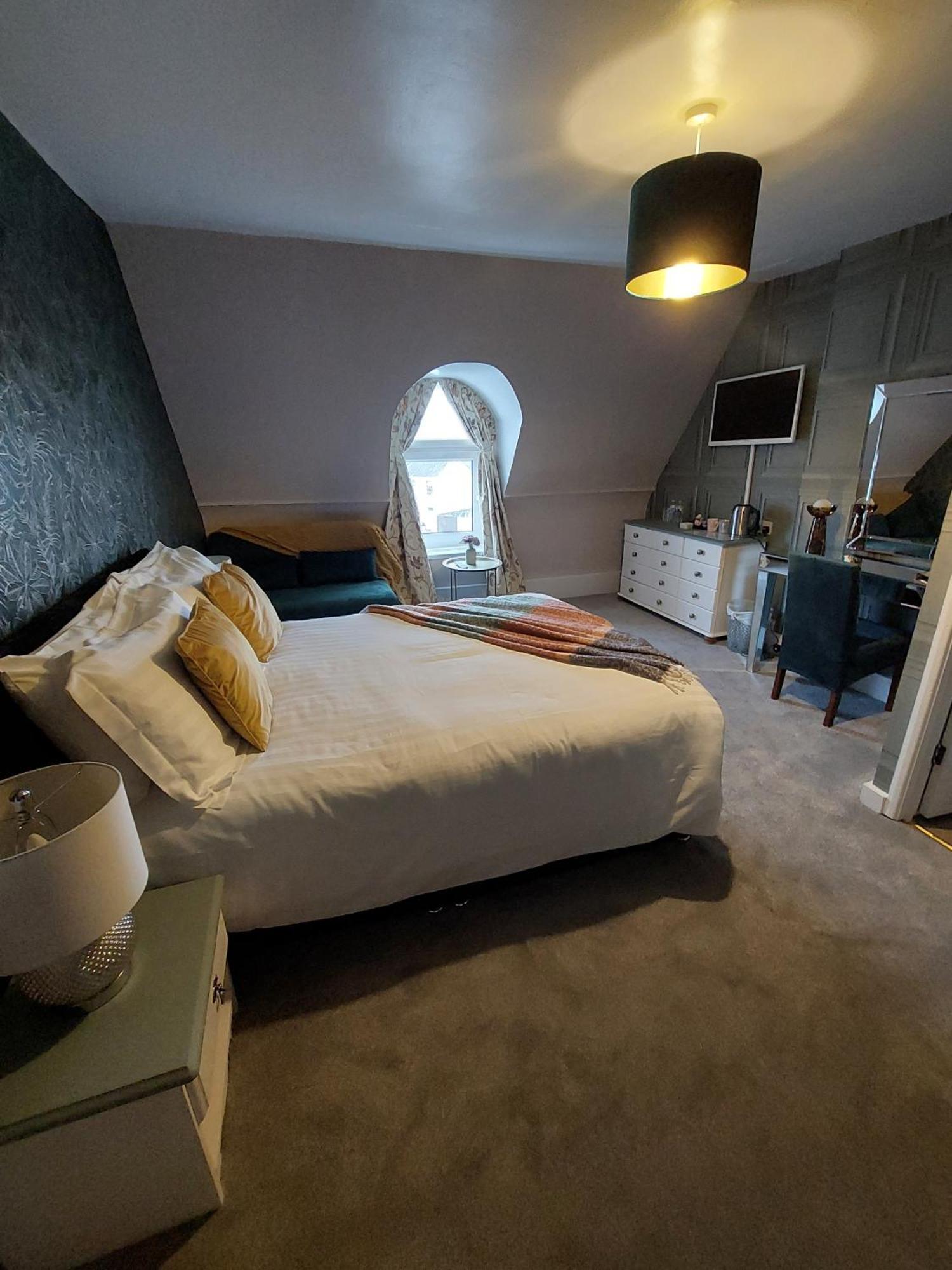 Deluxe Double Room with Shower