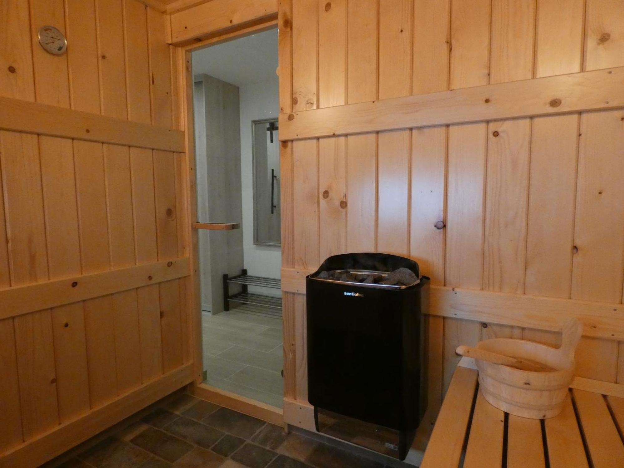 Comfort Zimmer mit eigener Sauna und Gartenblick