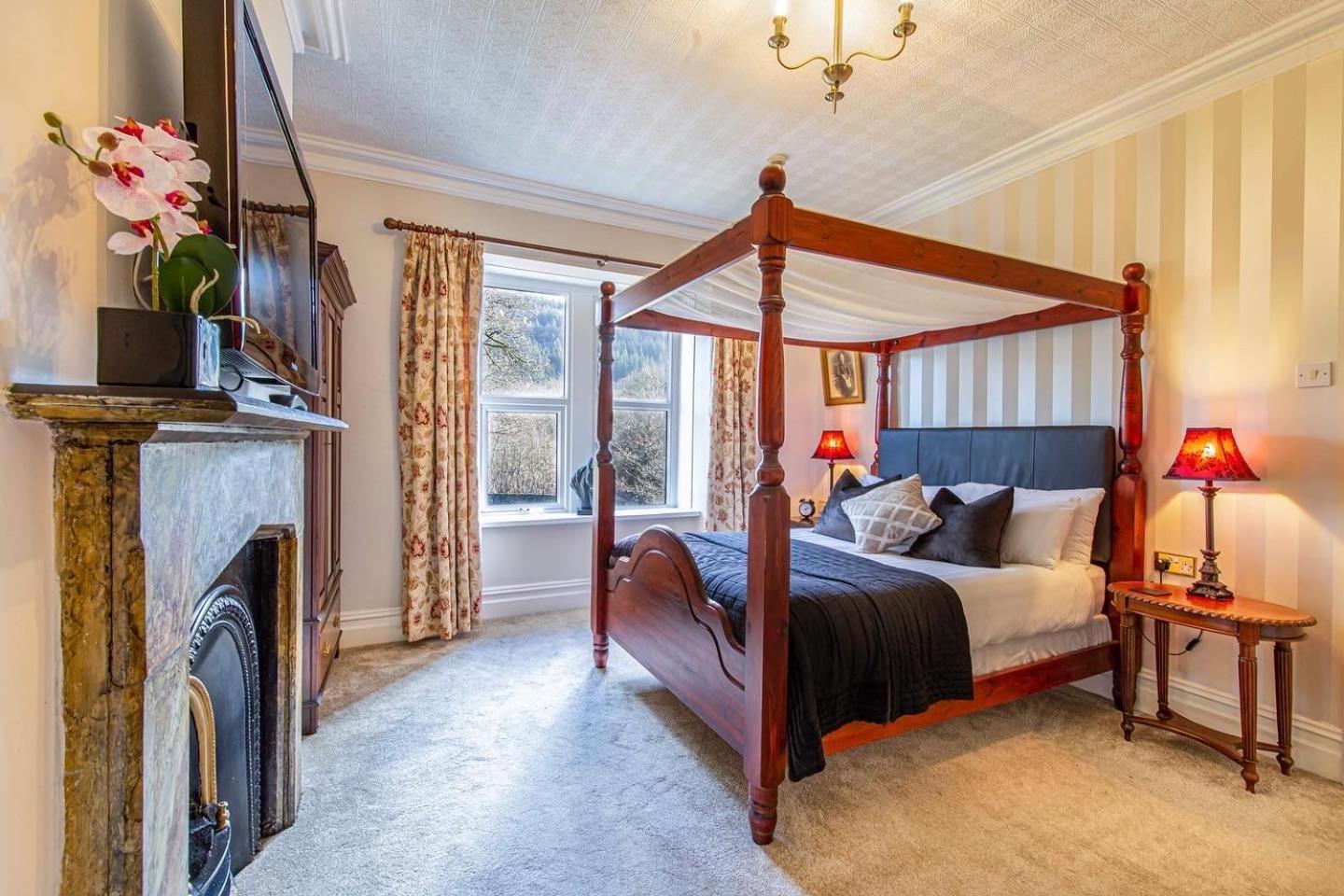 Double Room Four Poster Bed