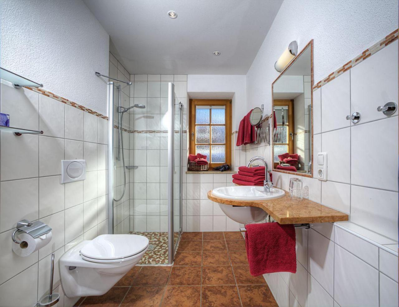 Familienzimmer mit Dusche