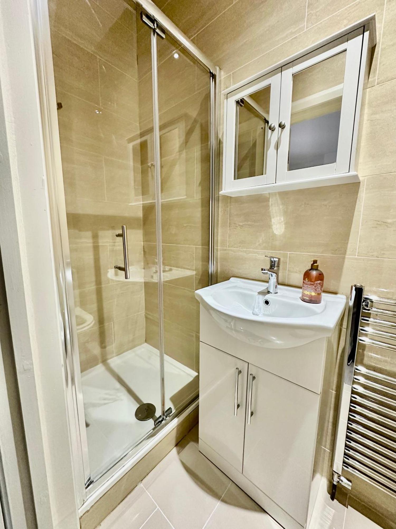 Deluxe Double Room with Shower,1663087305:JPEG