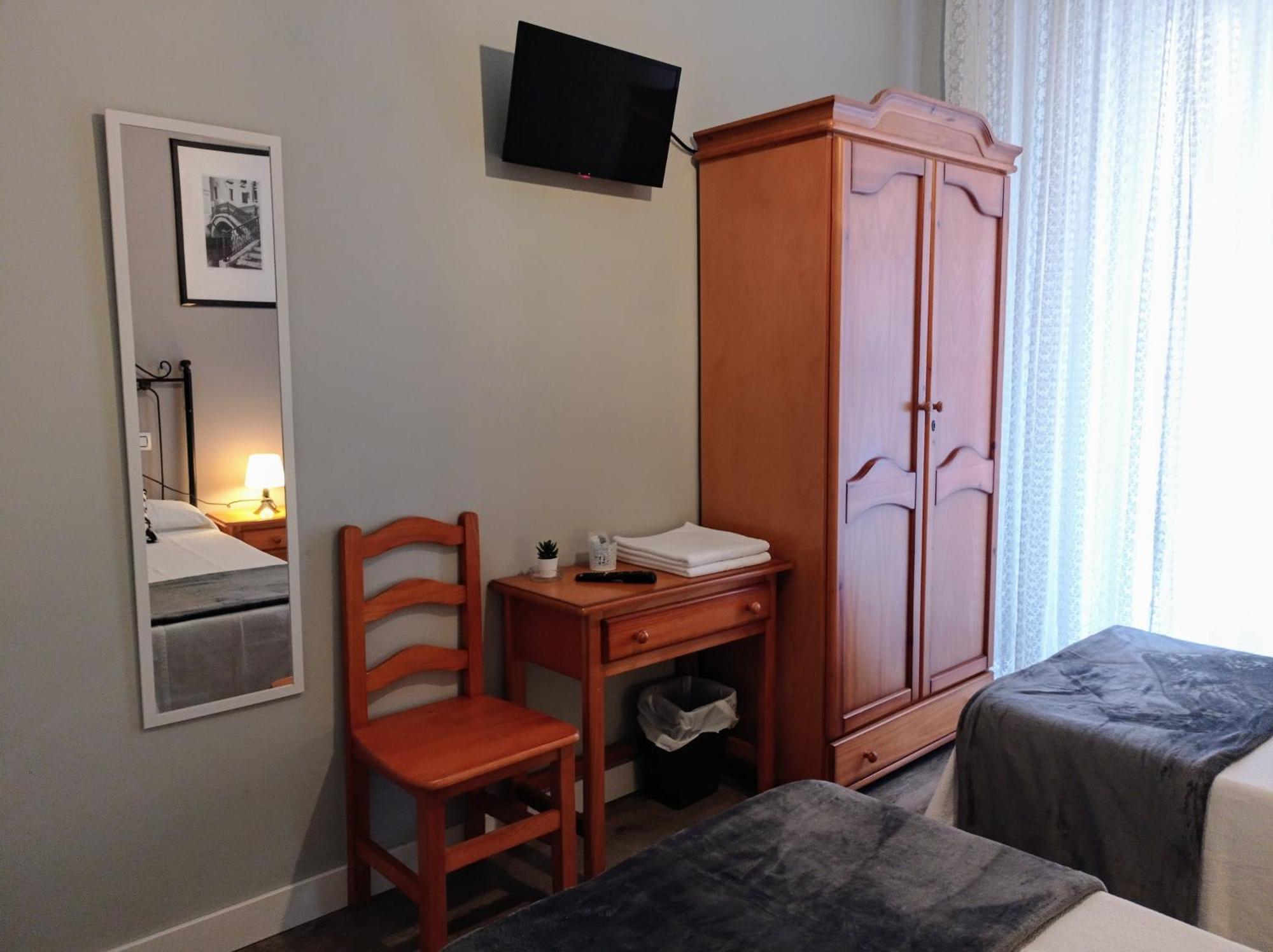 Twin Room,1593015060:JPEG