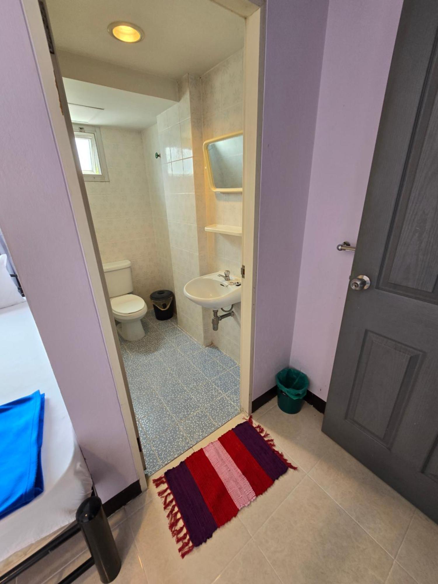 Single Room,1593467174:JPEG