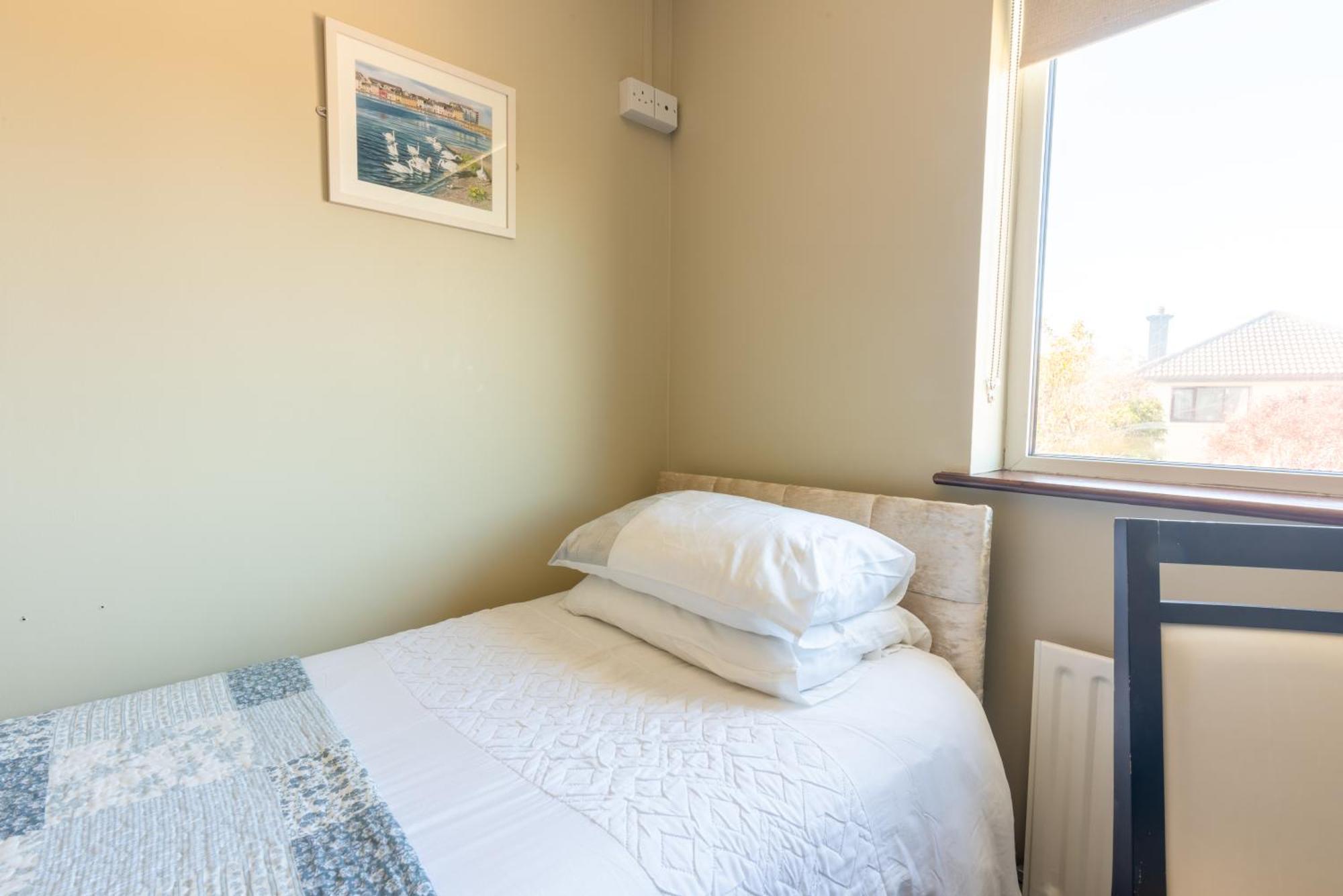 Double or Twin Room with Private Bathroom,1596227682:JPEG