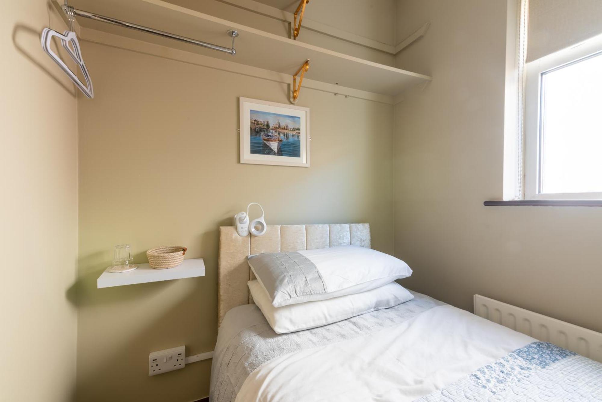 Small Single Room,1596227694:JPEG