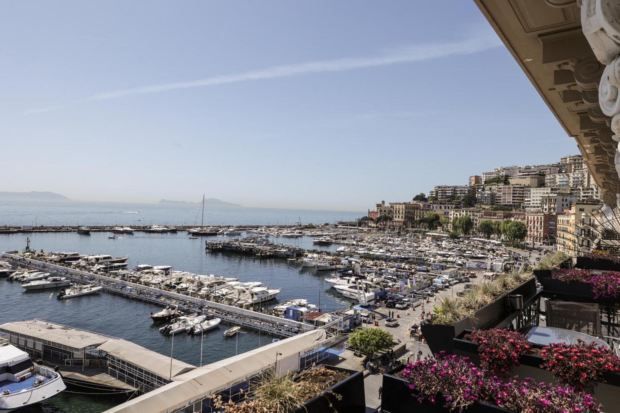 Deluxe Double Room with Balcony and Sea View