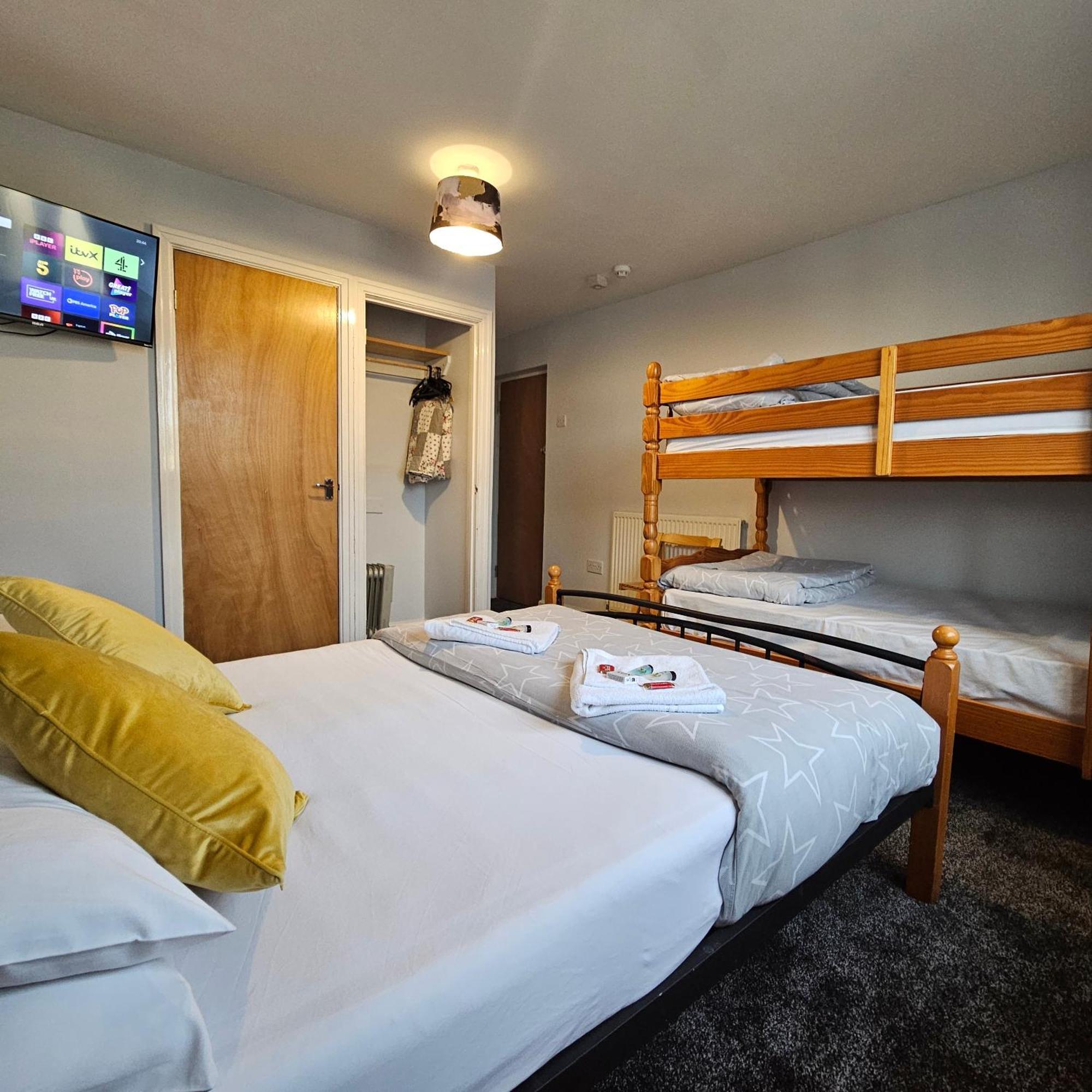 Family Room (2 Adults + 2 Children),1597561084:JPEG