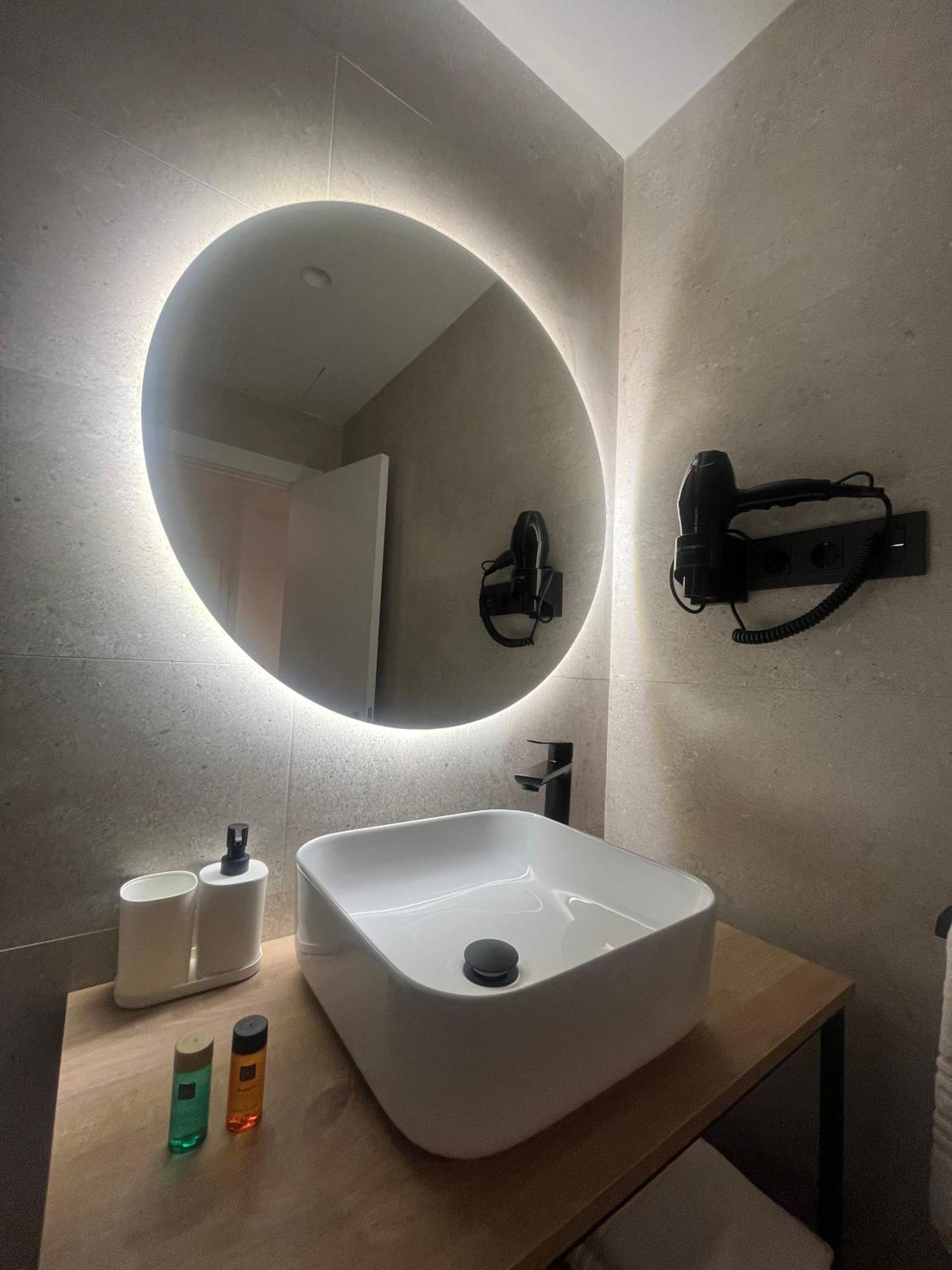 Small Double Room,1600586983:JPEG