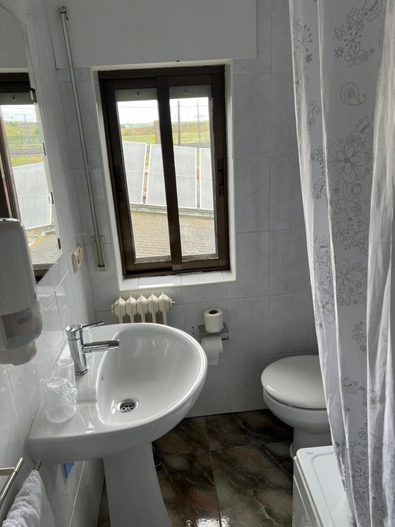 Triple Room,1598932975:JPEG