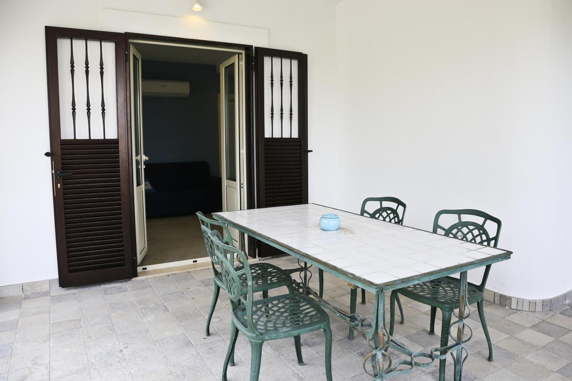 Deluxe One-Bedroom Apartment with Garden View