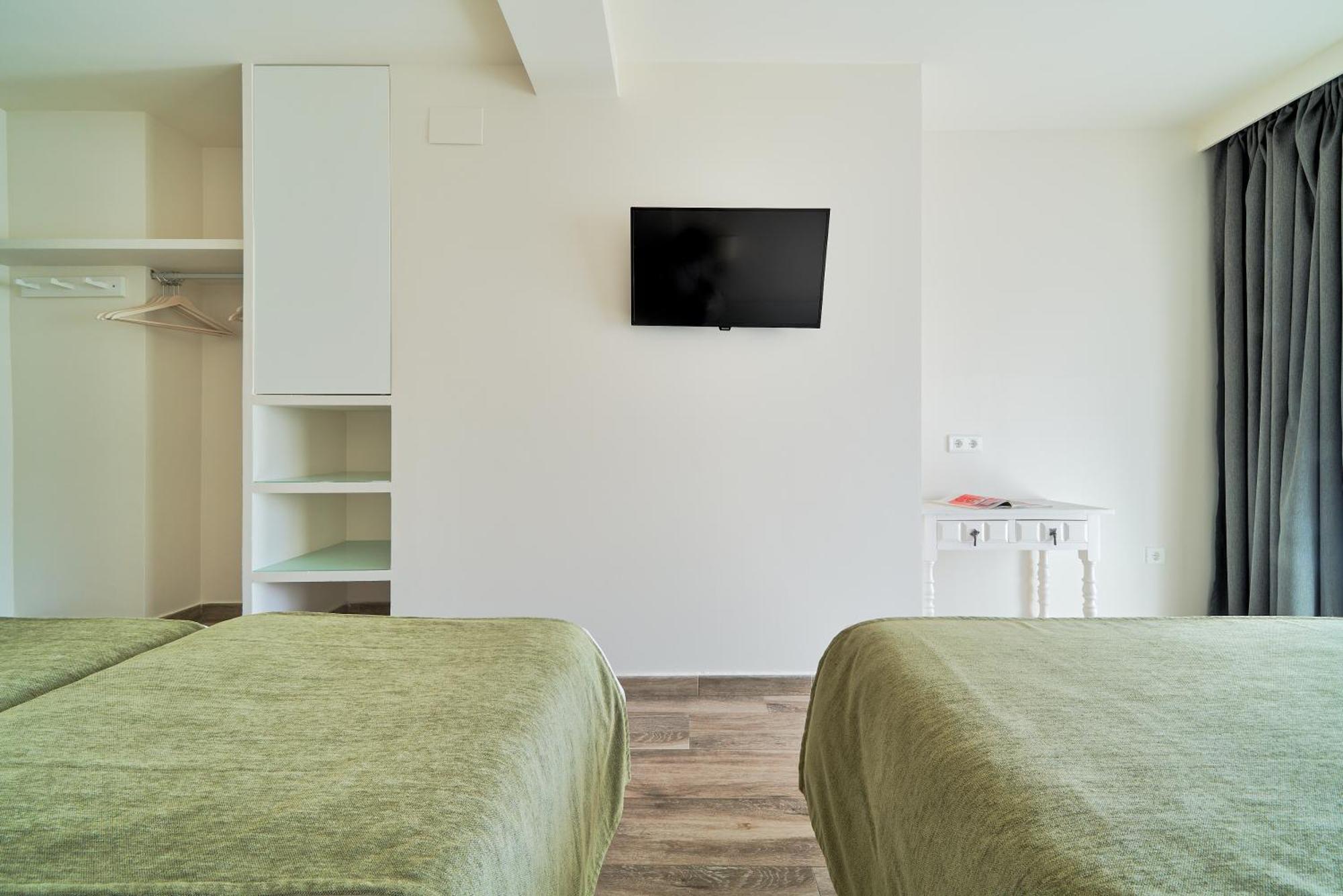 Twin Room,1771508819:JPEG