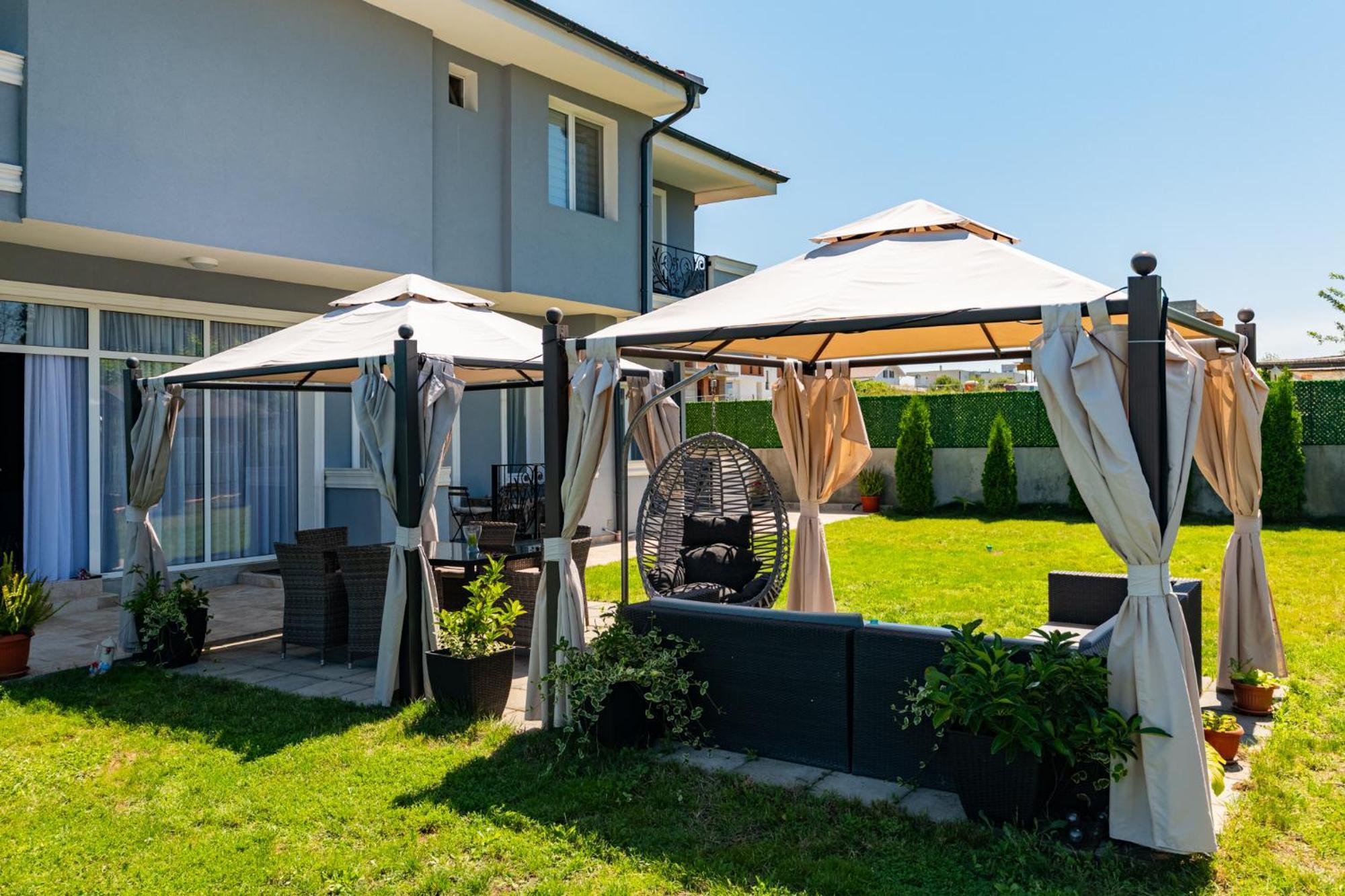 One-Bedroom Apartment with Garden