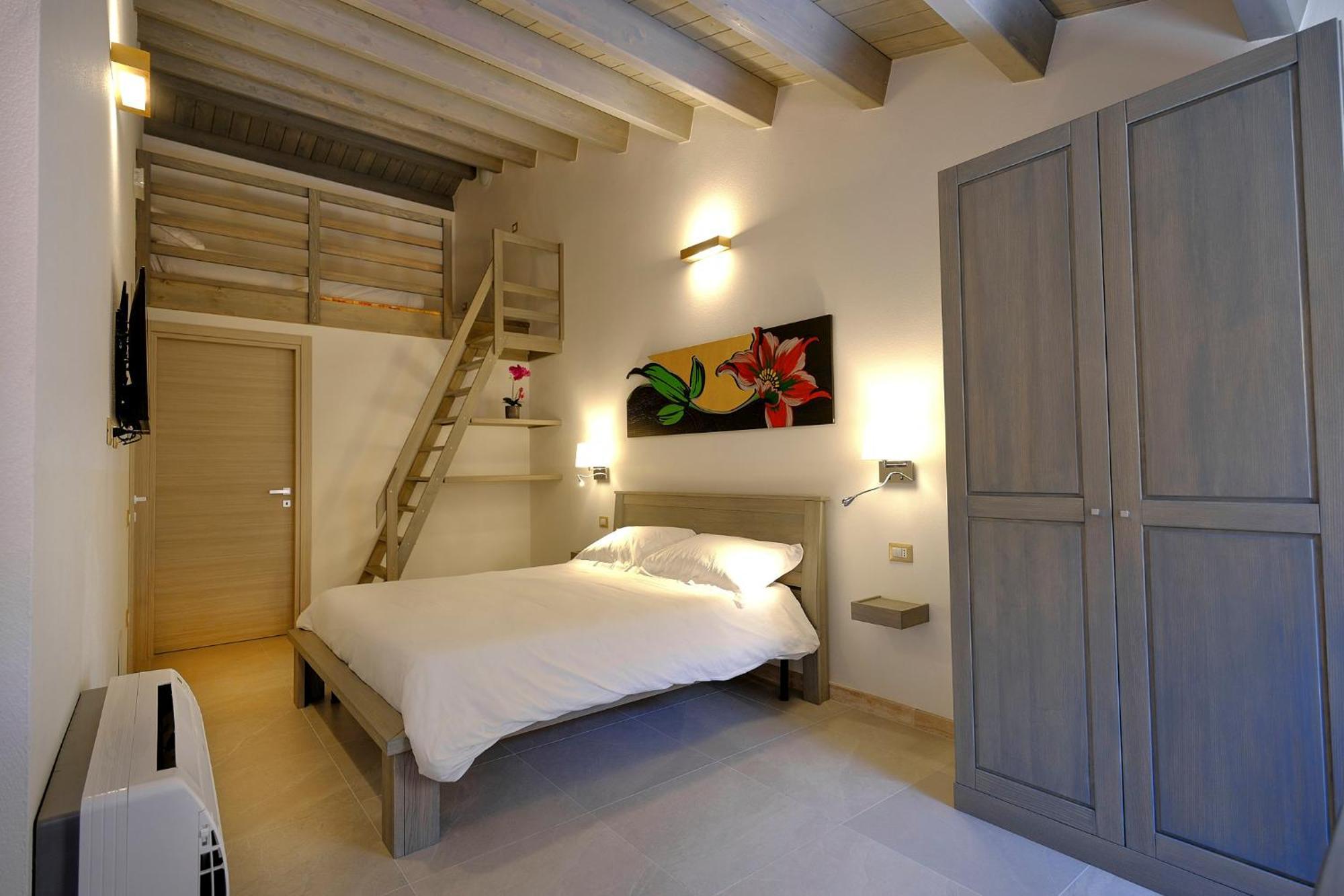 Quadruple Room with Private Bathroom