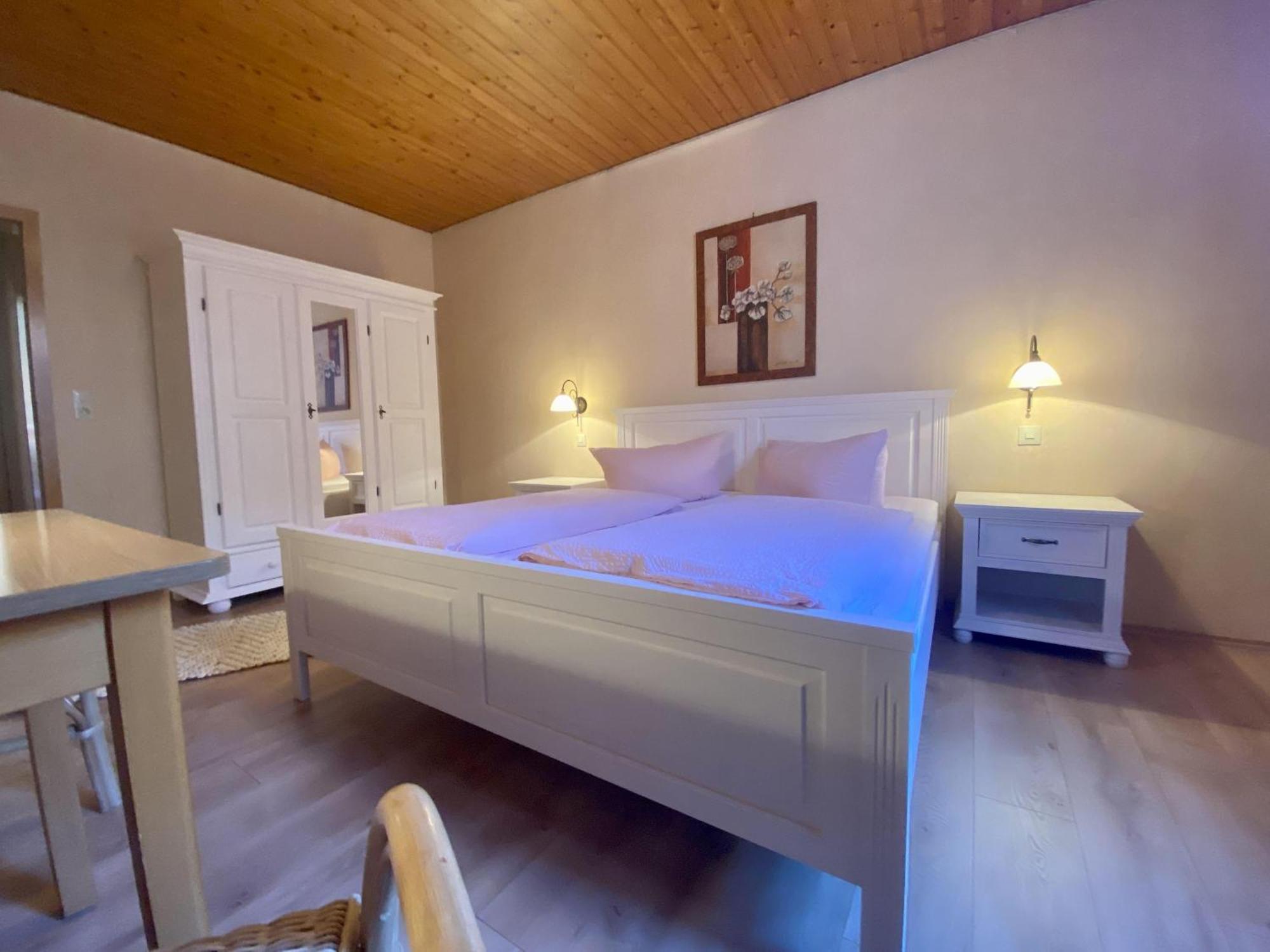 Standard Doppelzimmer mit Dusche