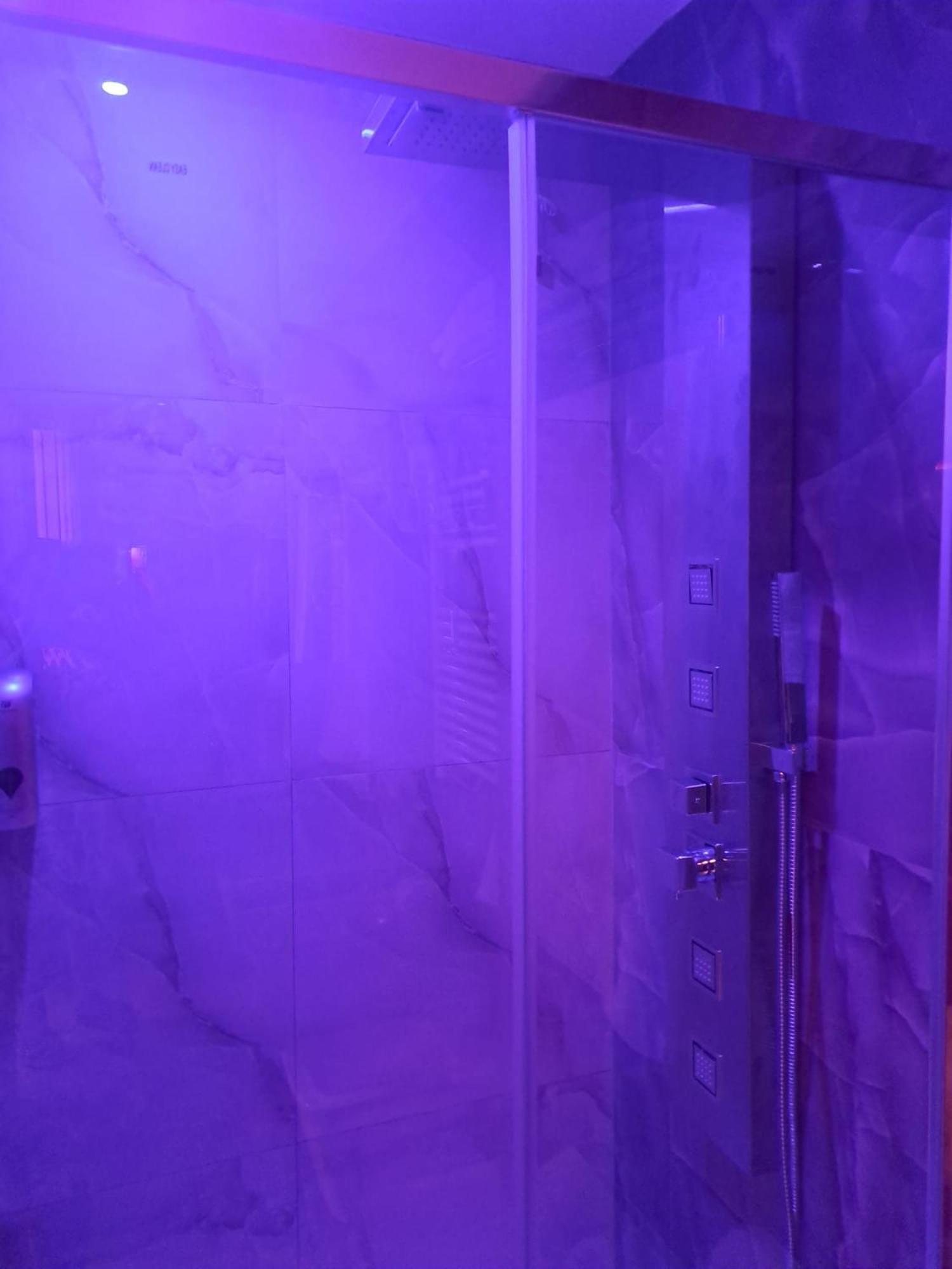 Suite with Hot Tub,1606255030:JPEG