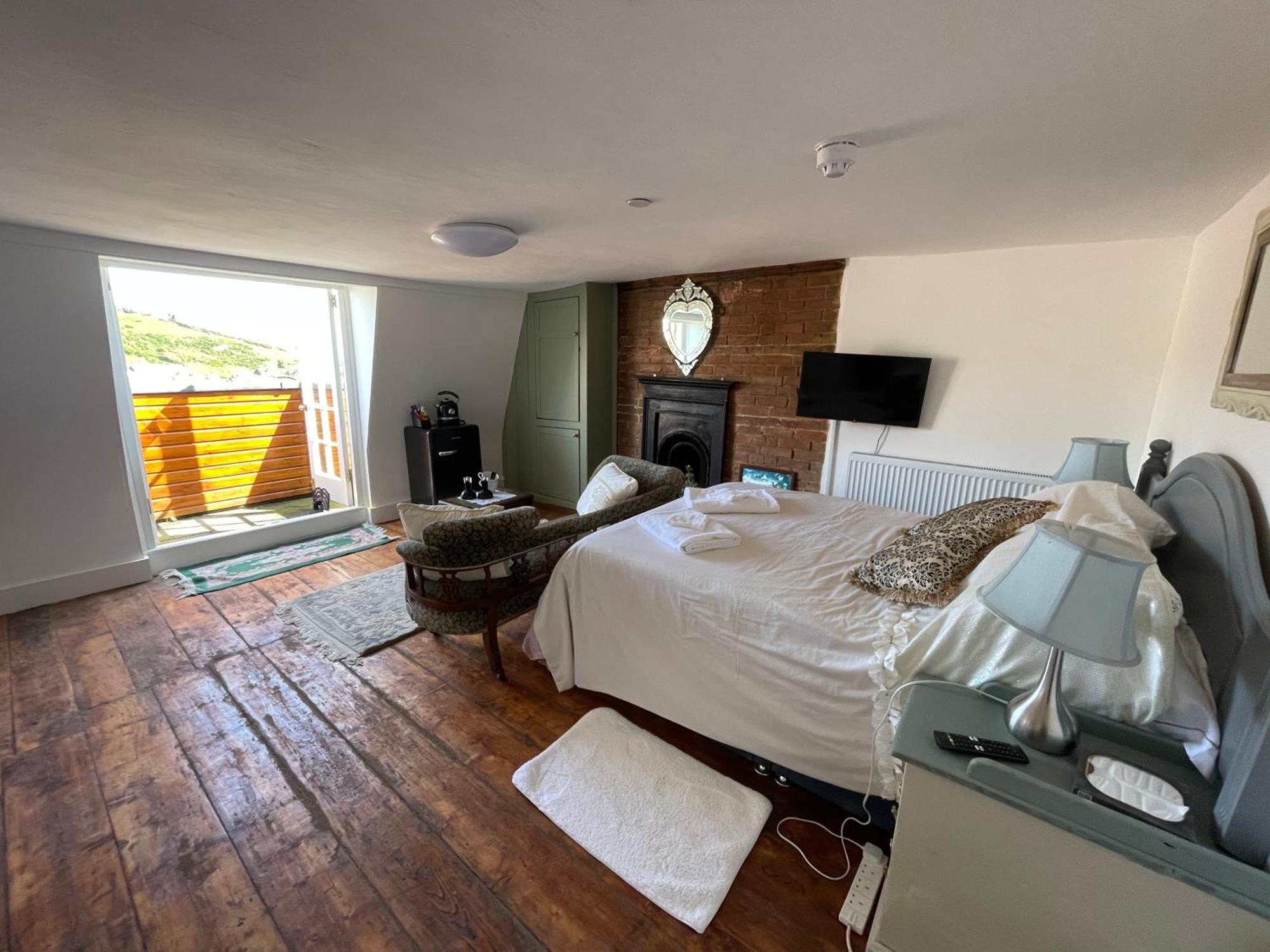 Double Room with Balcony and Sea View
