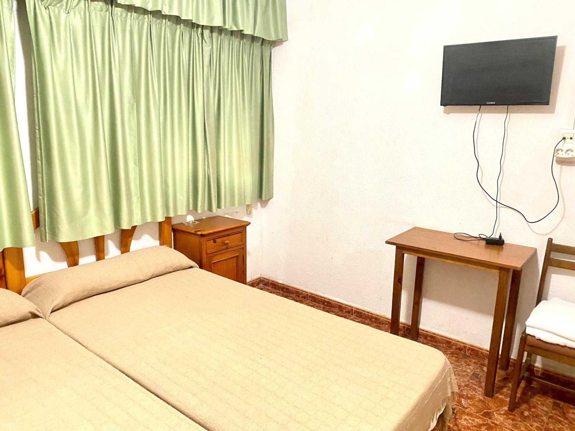 Habitación Doble con aseo compartido