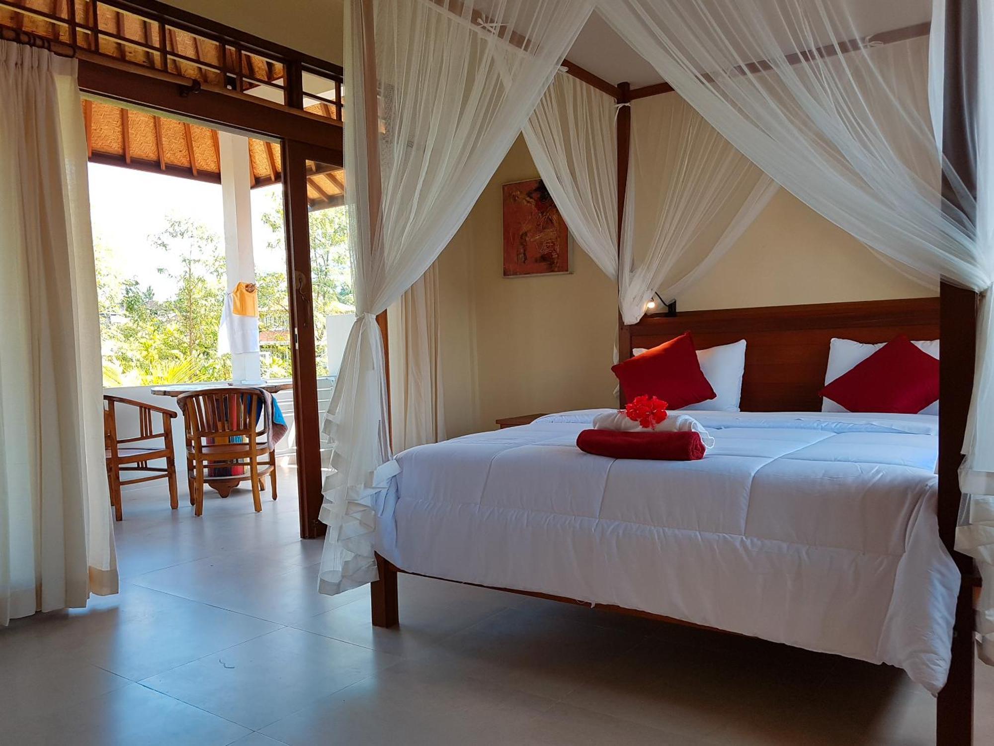 Deluxe One-Bedroom Apartment