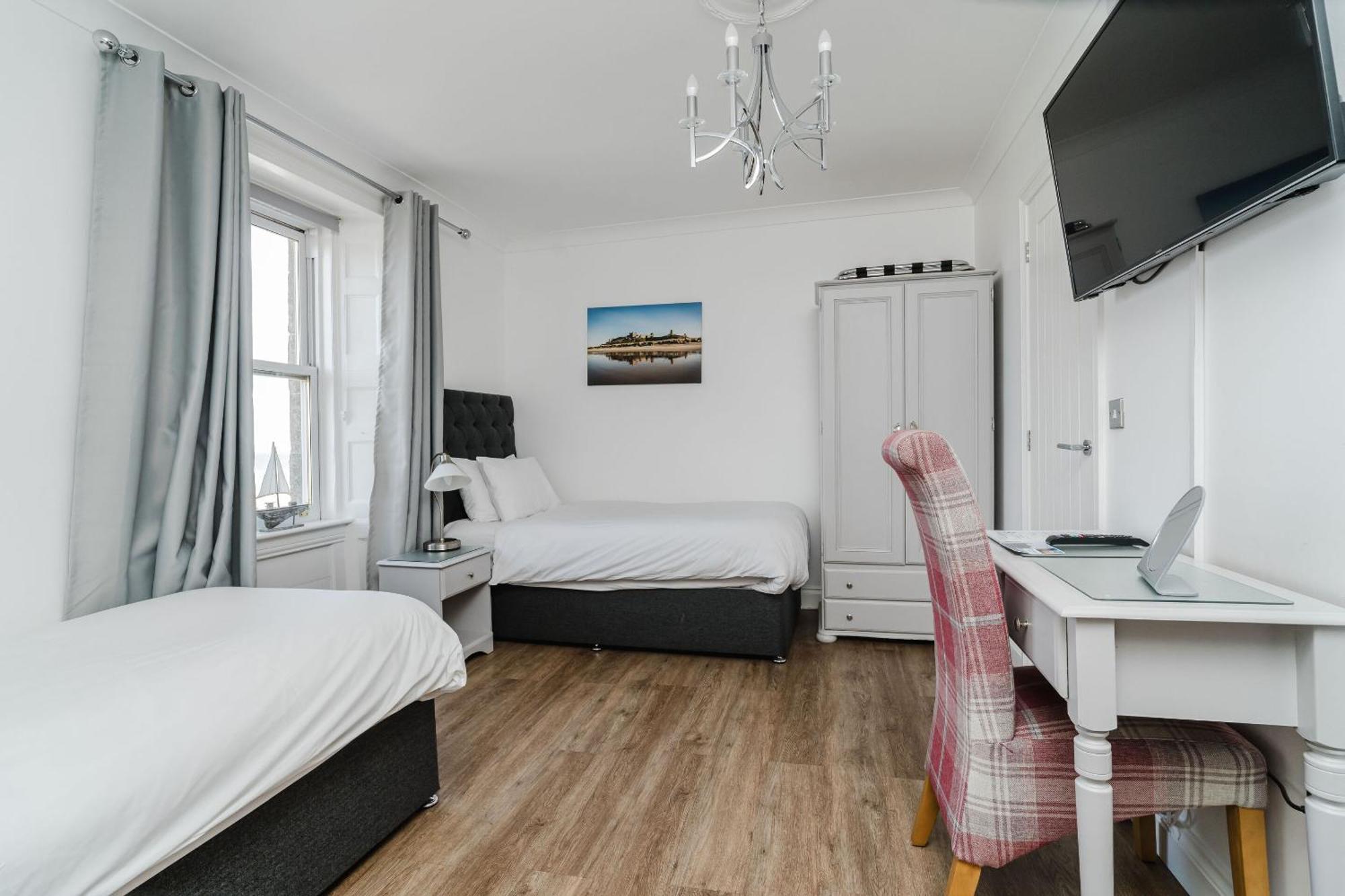 Twin Room with Shower