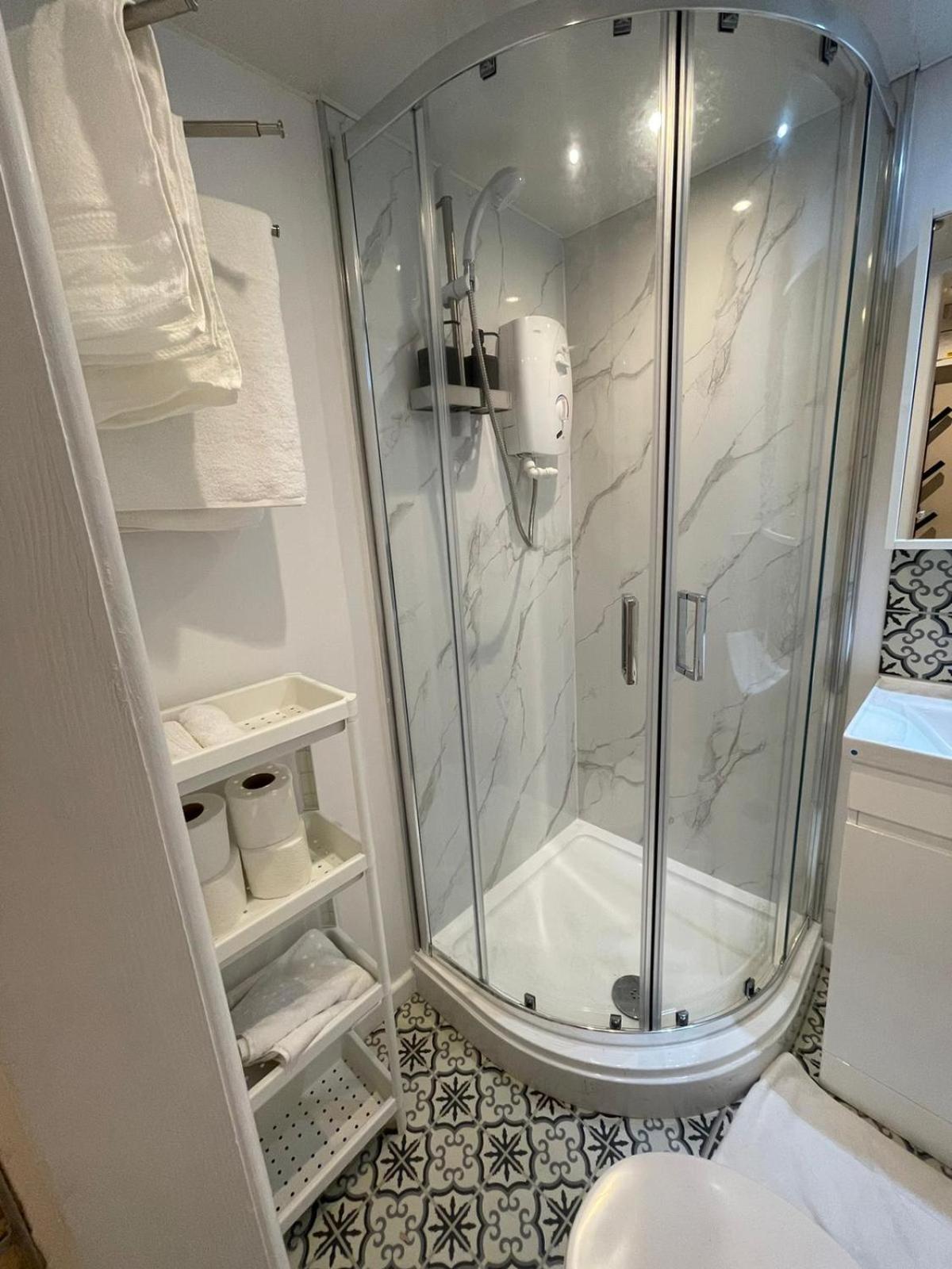 Double Room,1614071721:JPEG