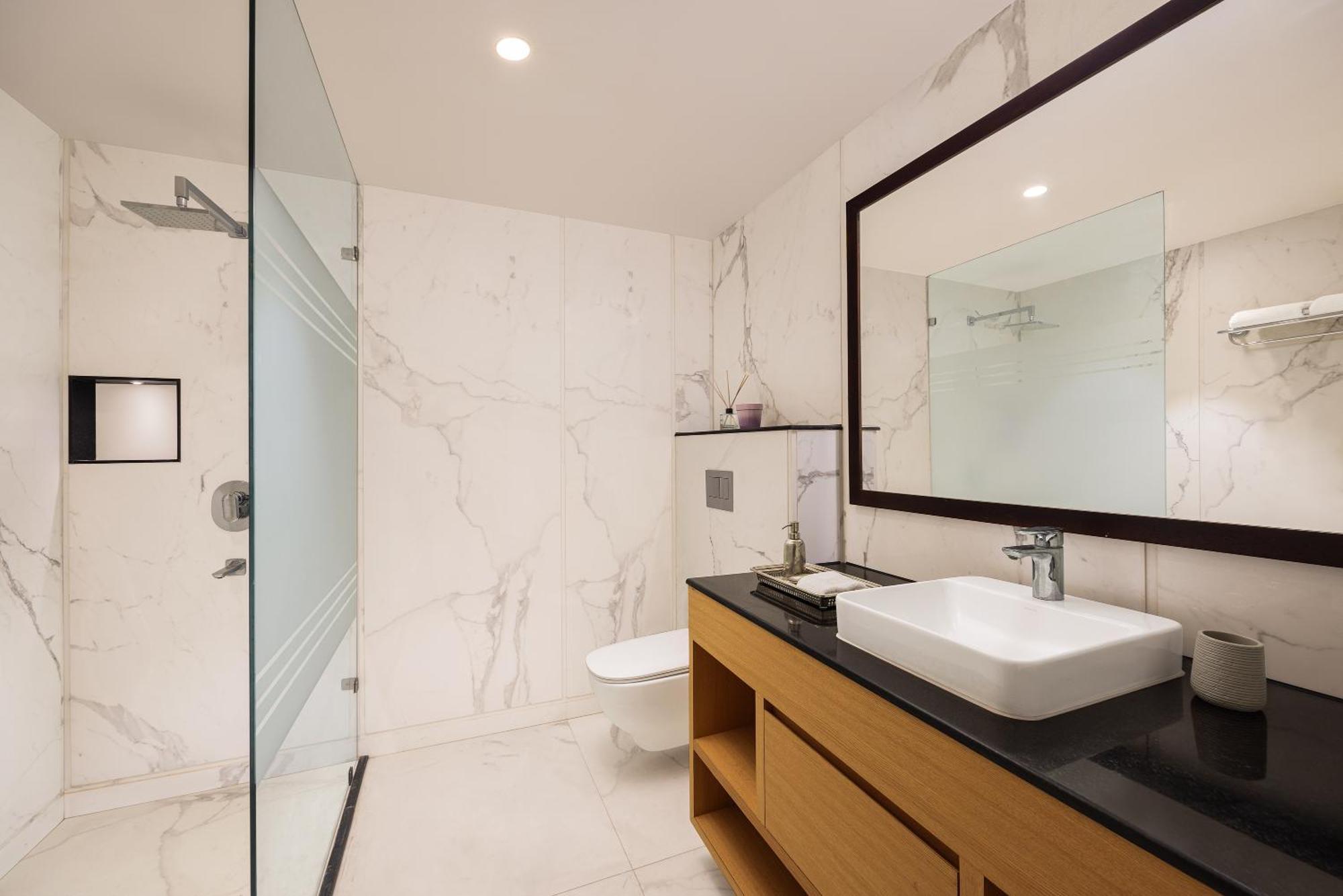 Deluxe Queen Room,1616851483:JPEG