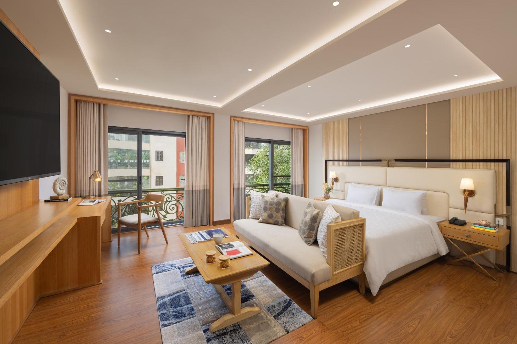 Deluxe Queen Room