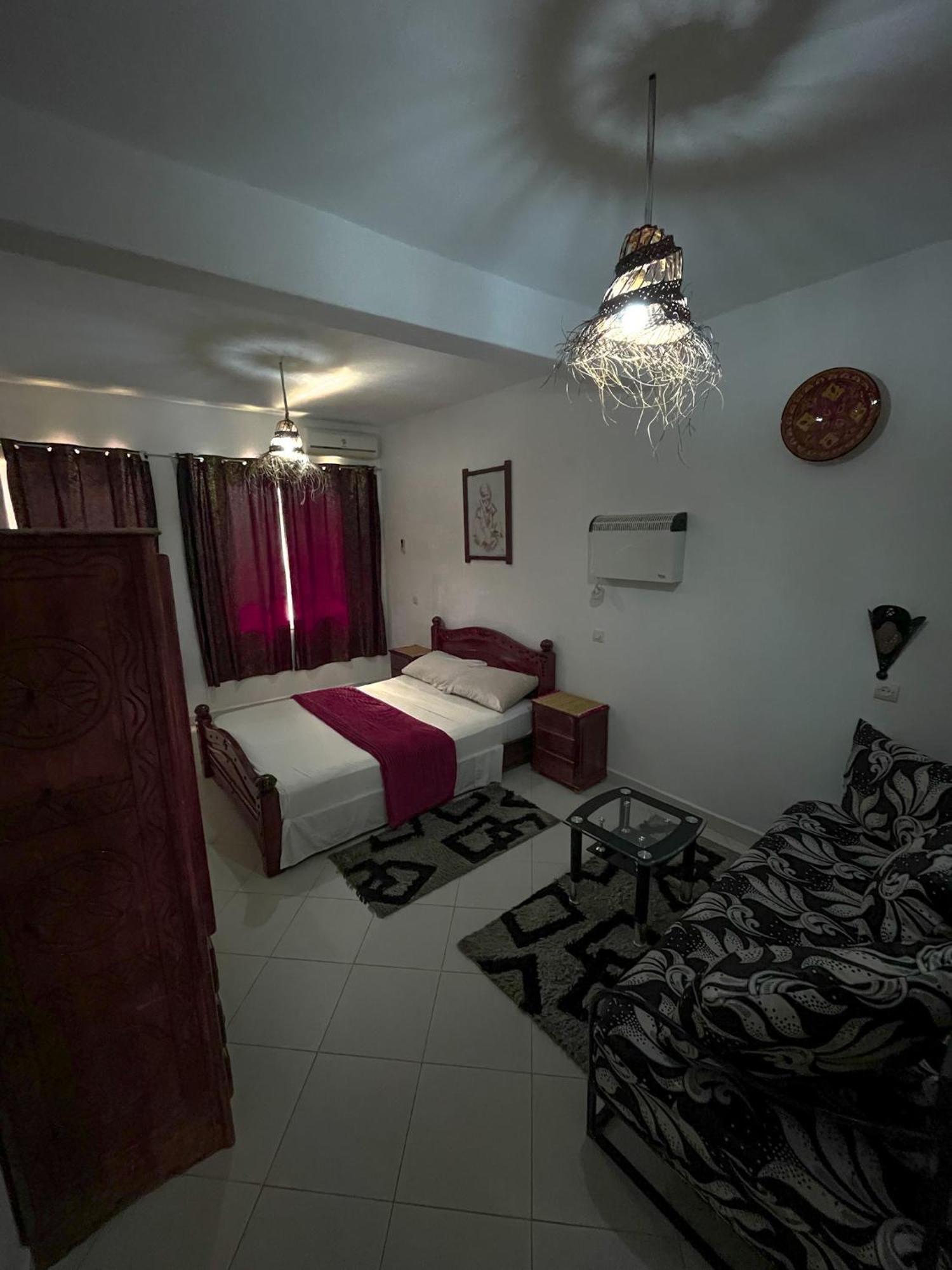 Chambre Double avec Balcon (2 Adultes + 1 Enfant)