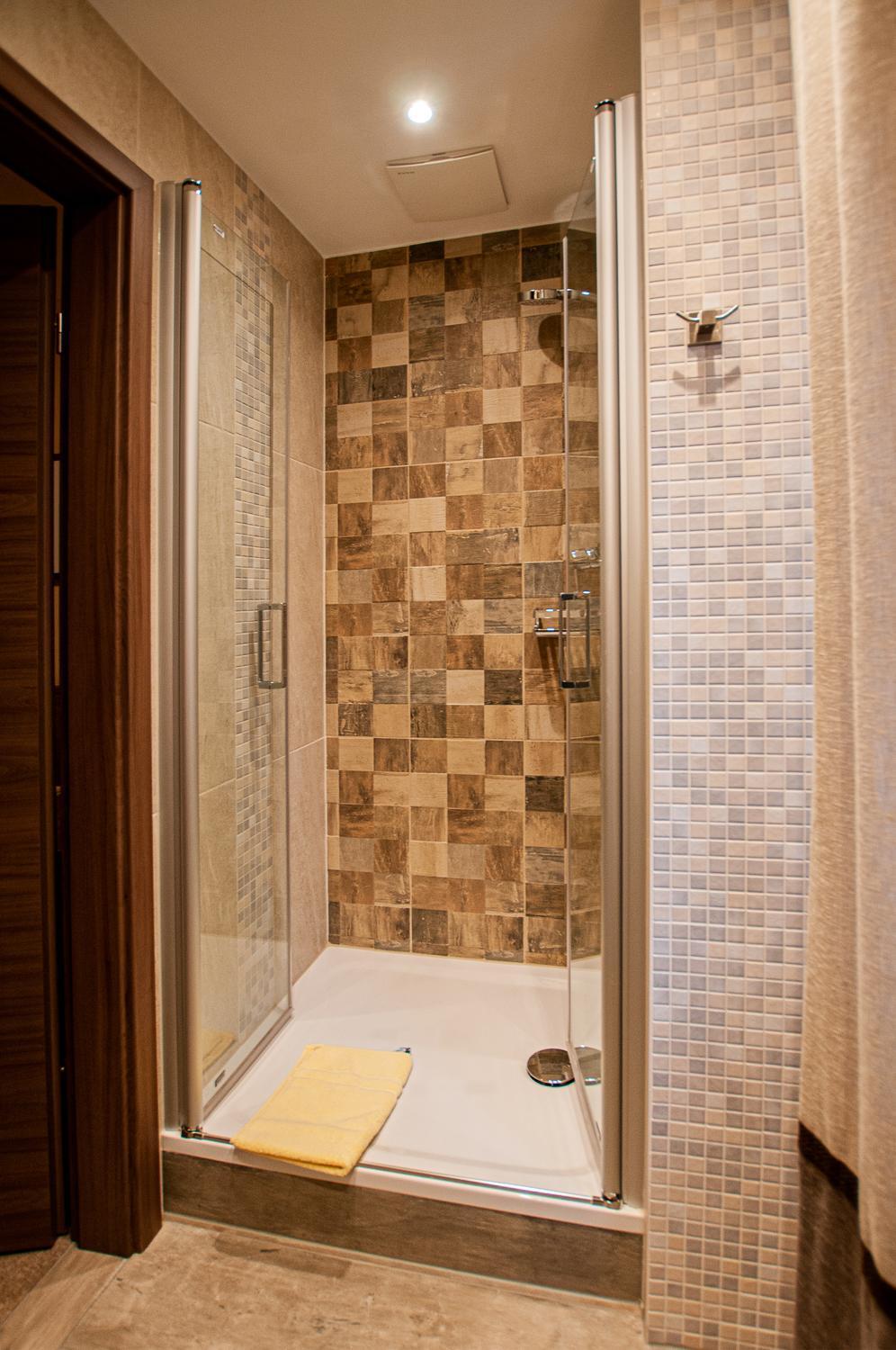 Classic Triple Room,1619767390:JPEG