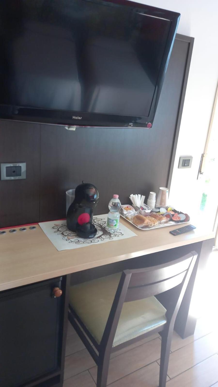 Großes Doppel-/Zweibettzimmer
