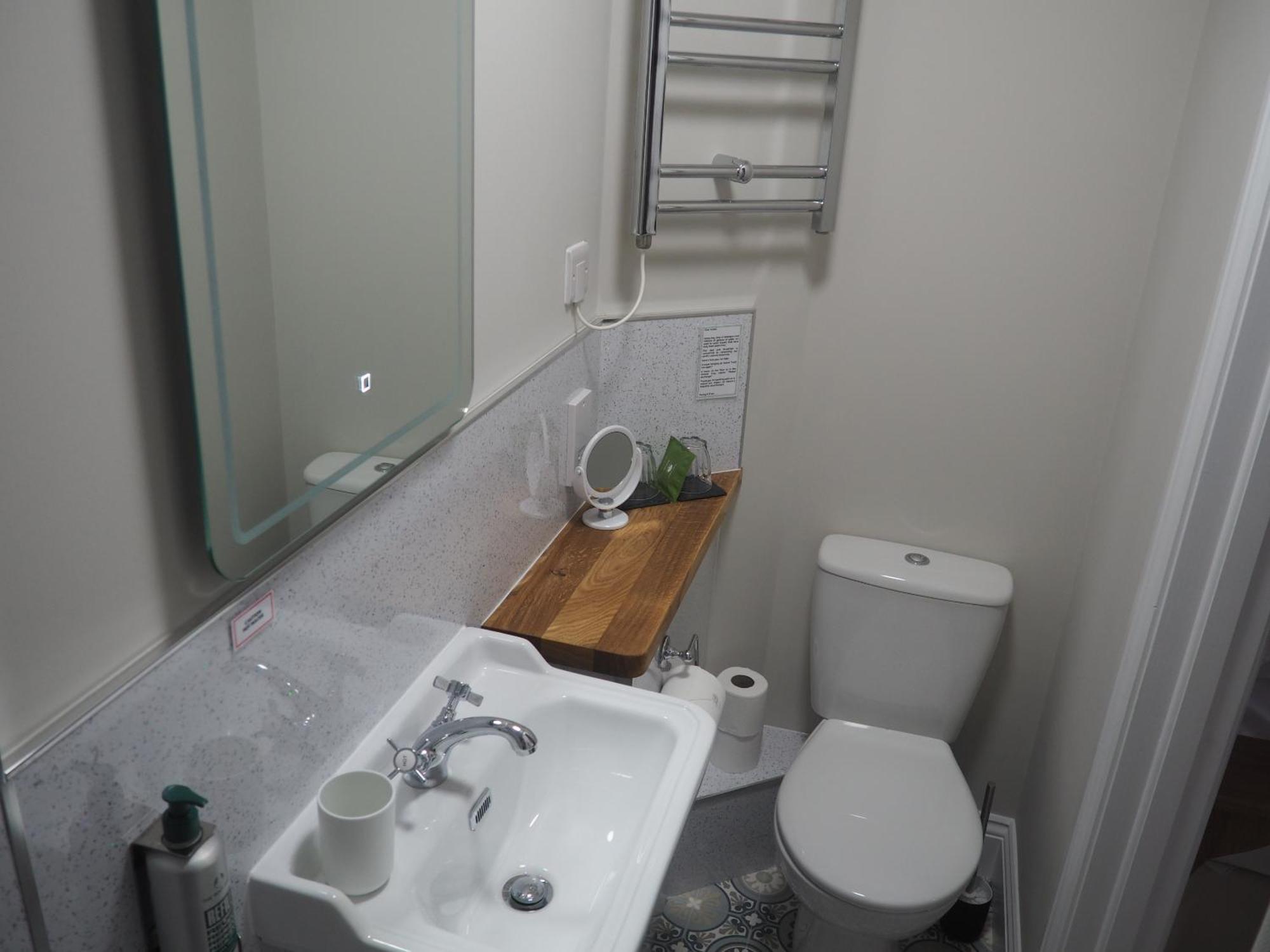 Twin Room Private Bathroom,1621438445:JPEG
