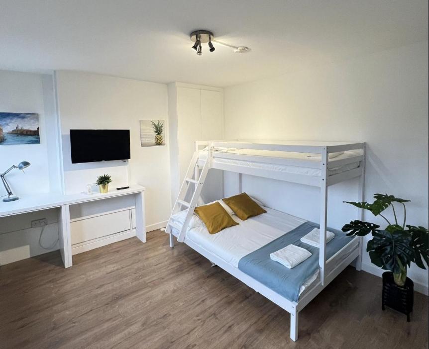 Quadruple Room with Shared Bathroom