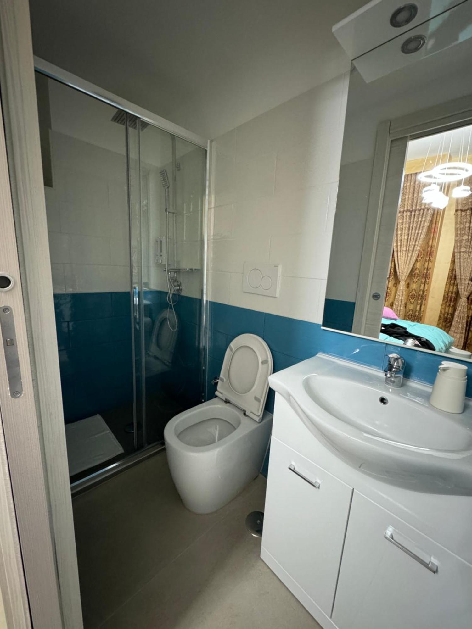 Camera Matrimoniale/Doppia con Letti Singoli con Bagno Privato